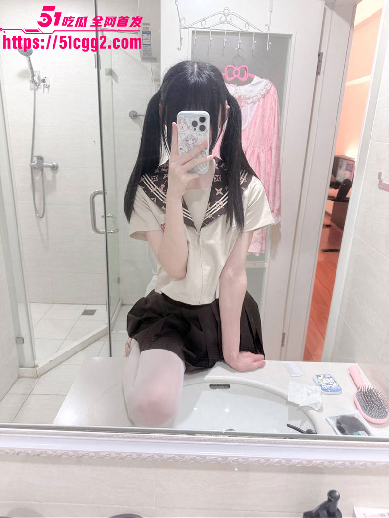 困困喵3P调教4