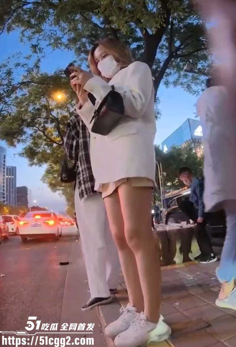 街头偷拍裙底合集流出 3 拷贝