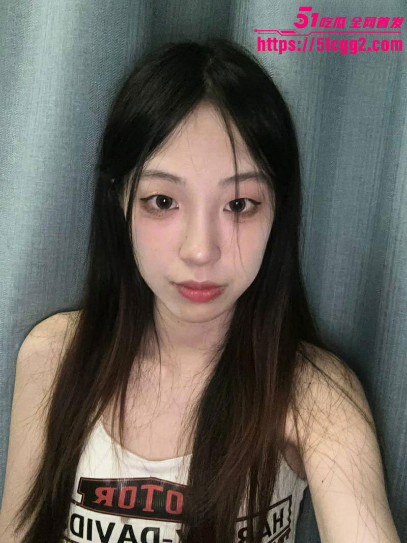 广东中山反差骚妹 张倩倩 恋爱期间出轨前任 被男友曝光私拍 从清纯嫩妹彻底沦为索精母狗！