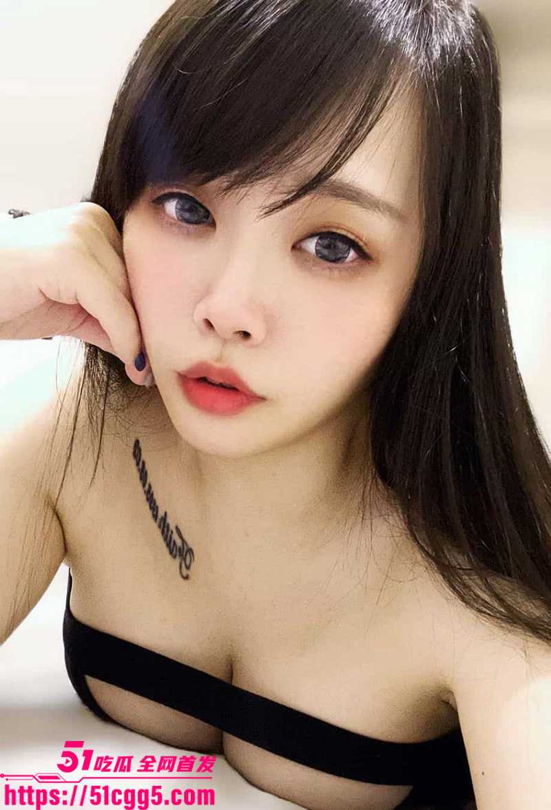 逆天爆乳少女 彤 大尺度私拍合集 155小支马卖原味捞金 36F大奶色诱金主 跳蛋猛震湿滑多汁嫩穴！