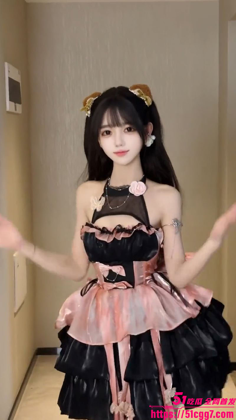 抖音顶级童颜巨乳嚼嚼者福利大爆发 3