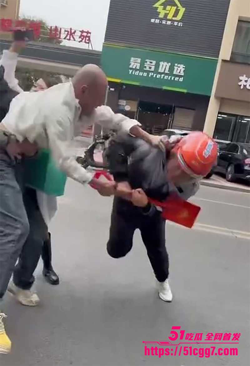 武汉外卖员骑手 反杀商家视频流出 3 拷贝