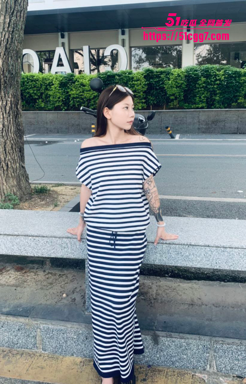 贵州花臂精神小妹 为养废物男友 卖身下海赚块钱 绿帽仔躲柜子全程偷拍 目睹女友被金主爆操！