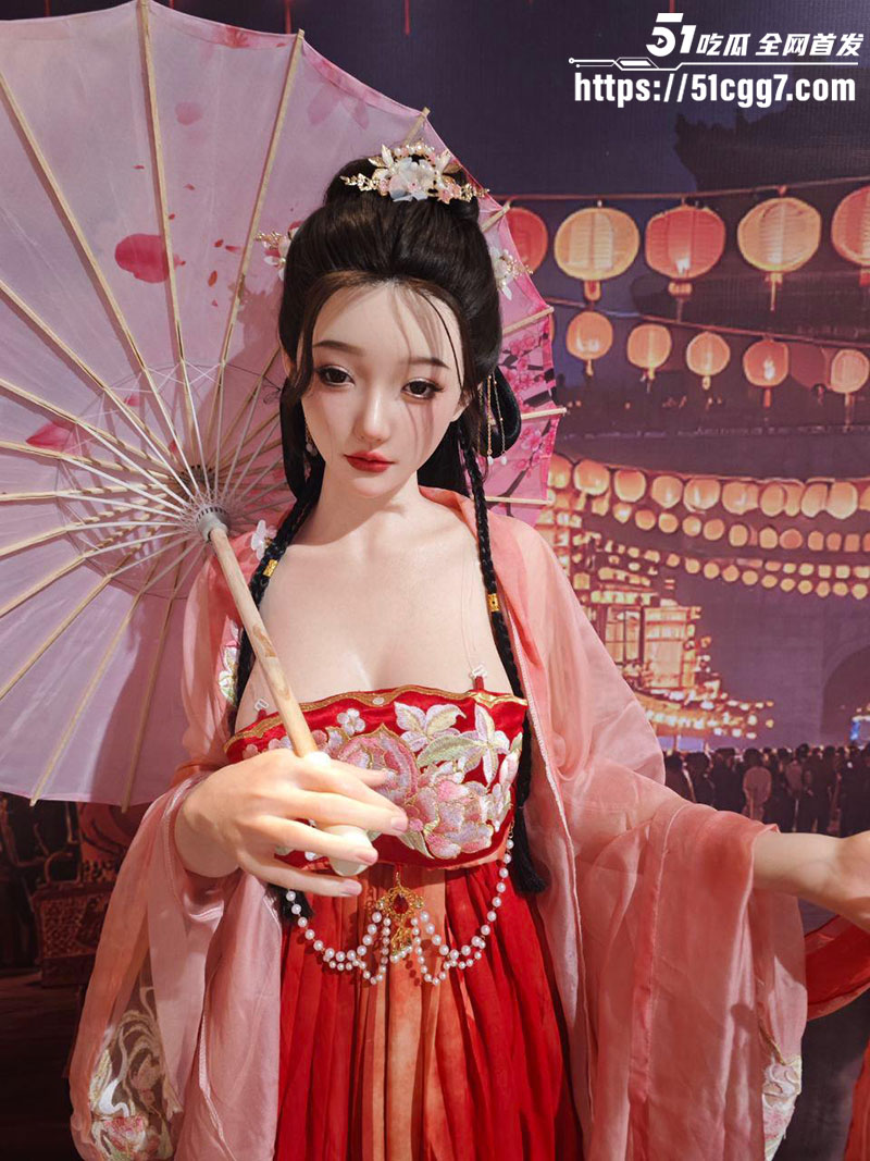 广州成人展现场实拍！瓜友直击娃娃大厅测试 男女娃娃眼花缭乱 硅胶质感堪比真人！