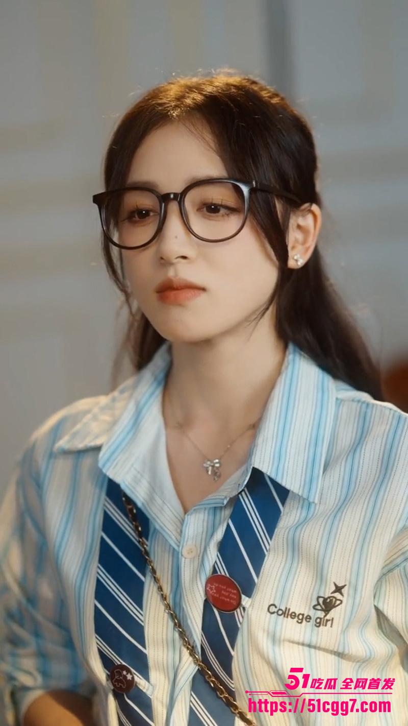 擦边短剧《名媛教母19岁》私生女精心布局报复多年的欺辱 却被识破后和仇人生情！！
