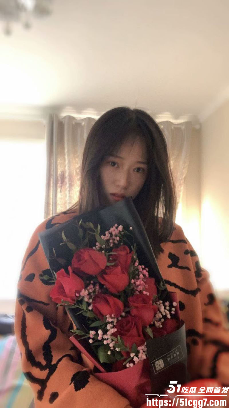 已婚少妇 慧慧 红杏出墙 偷人升级到多人群P 混战视频被偷拍 老公发现后雷霆离婚 多部视频一次流出！