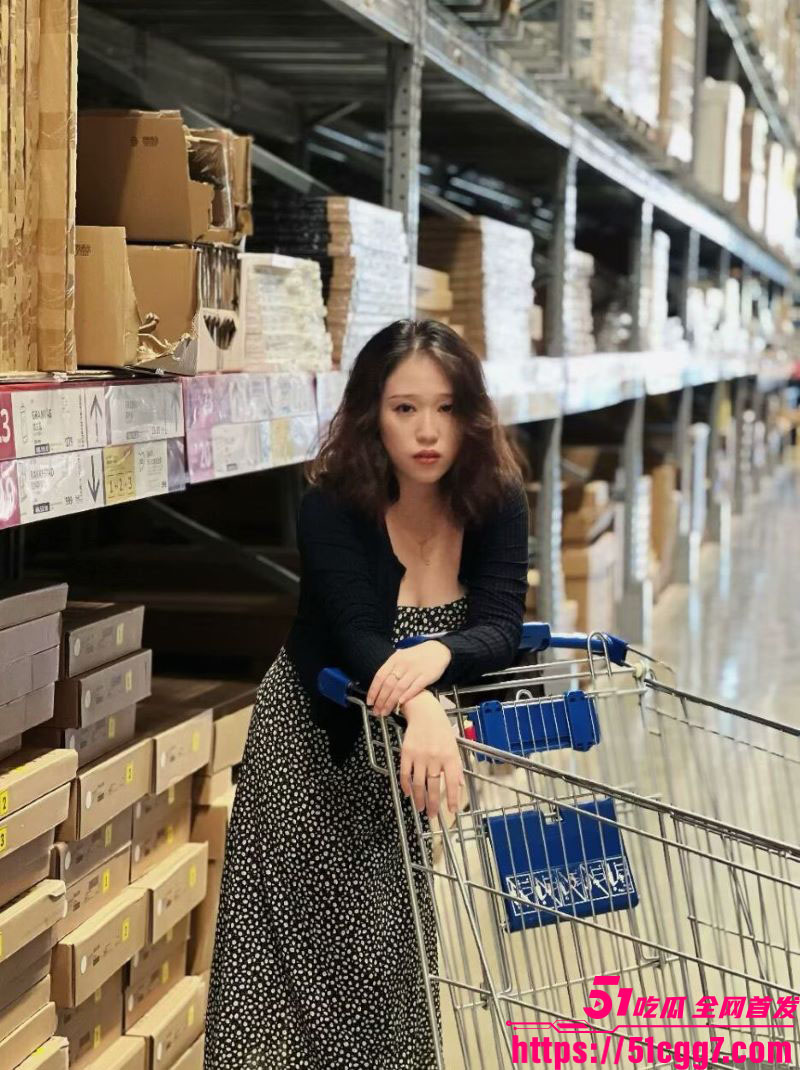 已婚少妇慧慧偷人升级到多人群P 3