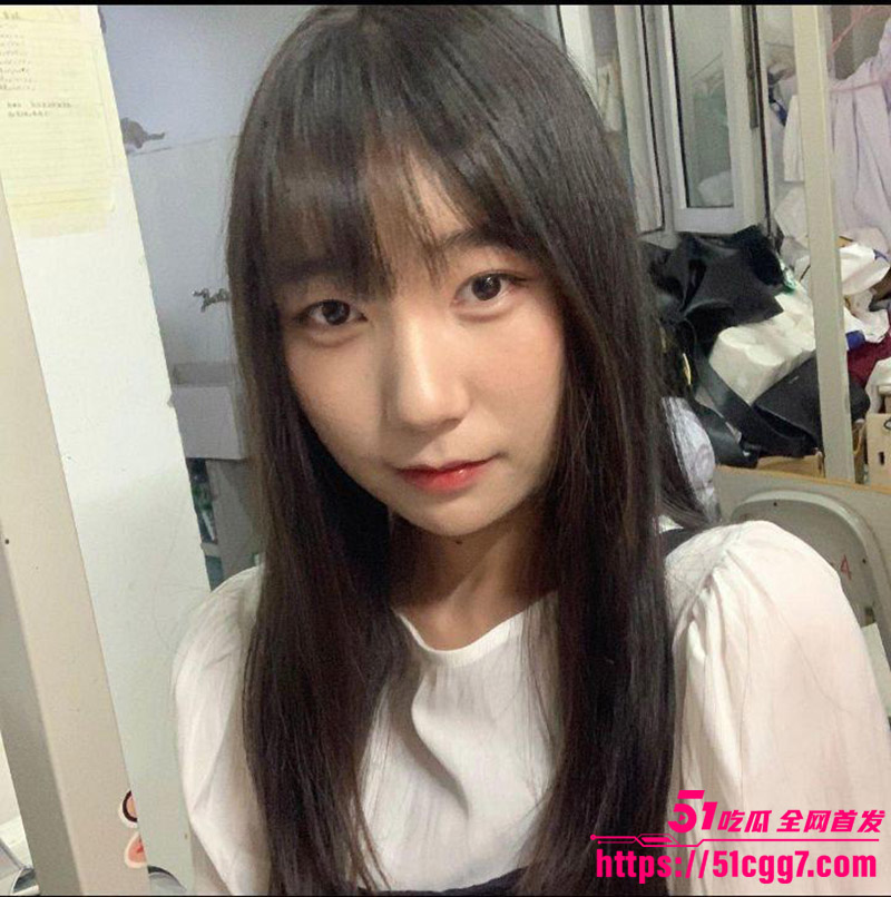 南阳医学高等专科学校 续丽 私密视频流出 文静校花性欲旺盛 被大屌哥按在床上狂操！