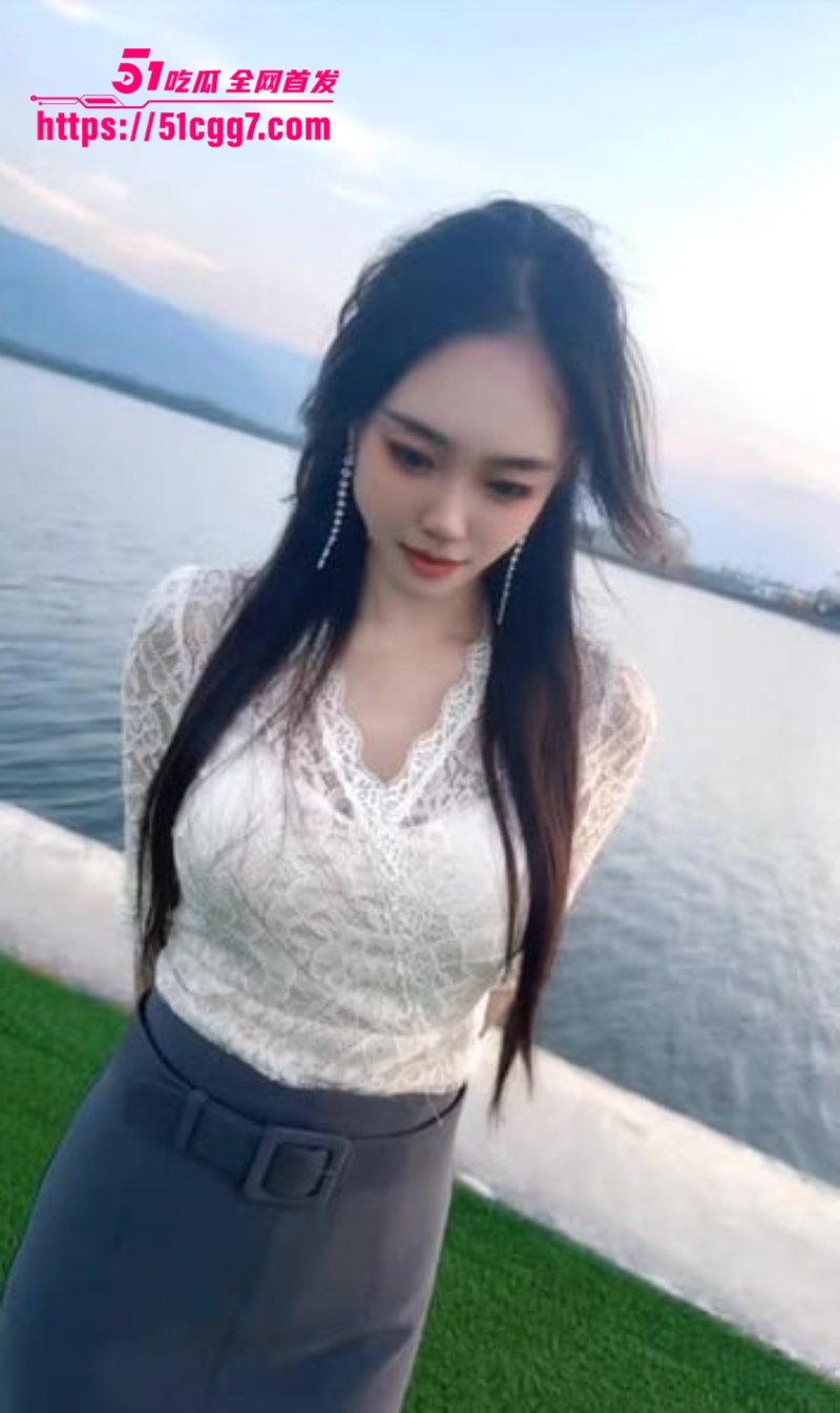 快手网红 酥酥 定制劲爆私拍 露脸全程娇羞挑逗 搔首弄姿抖奶晃臀 火辣身姿极度诱人！