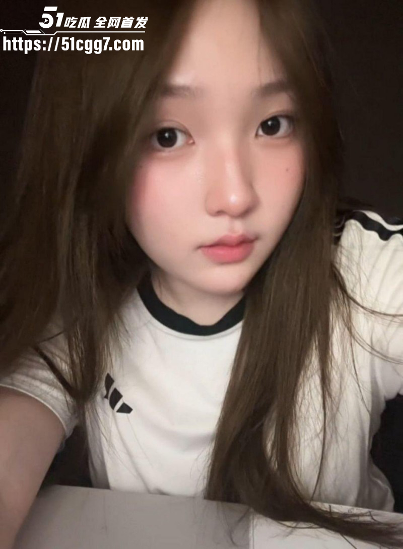 深圳肥臀美少女3P约炮视频曝光02