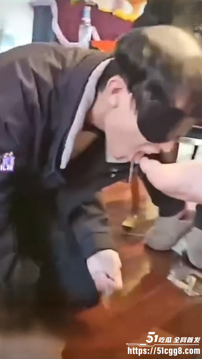 李老八旗下卷毛管奚彻底疯魔 6