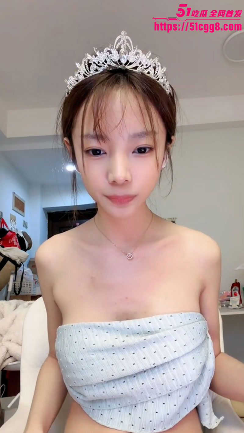 骨感公主 彩色小熊宝宝 全裸自慰直播 淫荡公主掰穴露逼 跳蛋震阴假屌猛插嫩穴 浪叫声回荡房间！