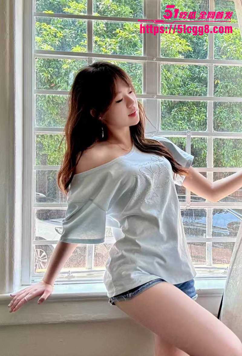 上海商院清冷少女 琳宝 楼道摇臀跪舔被男友偷拍 全程淫话连篇“B有点疼 被你干得好累” 反差婊实锤！