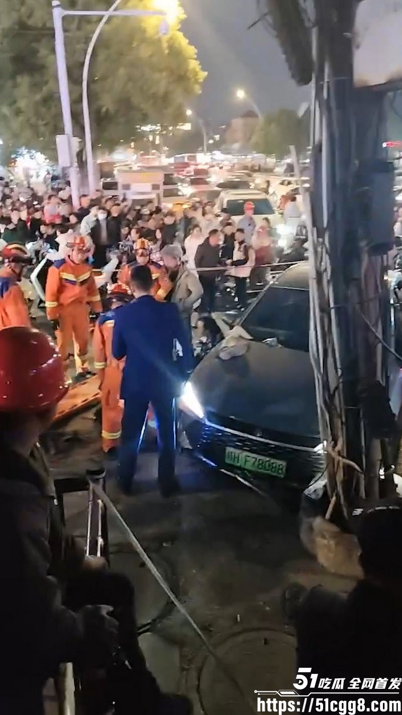 江西景德镇豪德贸易广场发生严重车祸 5