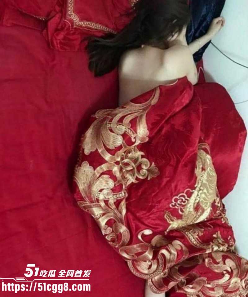 北京新婚少妇宋璃烟洞房夜性爱视频04