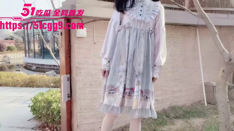 超嫩萝莉女神 米娜学姐 自慰视频流出 身裹洛丽塔白丝户外露出 爽到淫水狂喷不止！