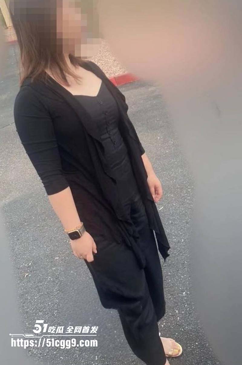 海角大神爱穿丝袜的骚妈 偷情单位人妻熟女领导贺静 趁她老公出差去家把阿姨紧逼射满了