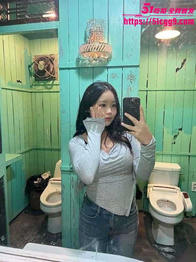 顶级巨乳人妻 李芮熙 与丈夫感情劈裂 出轨前男友被扒出湿身私拍 KTV偷情视频 瞬间化为淫荡母狗！