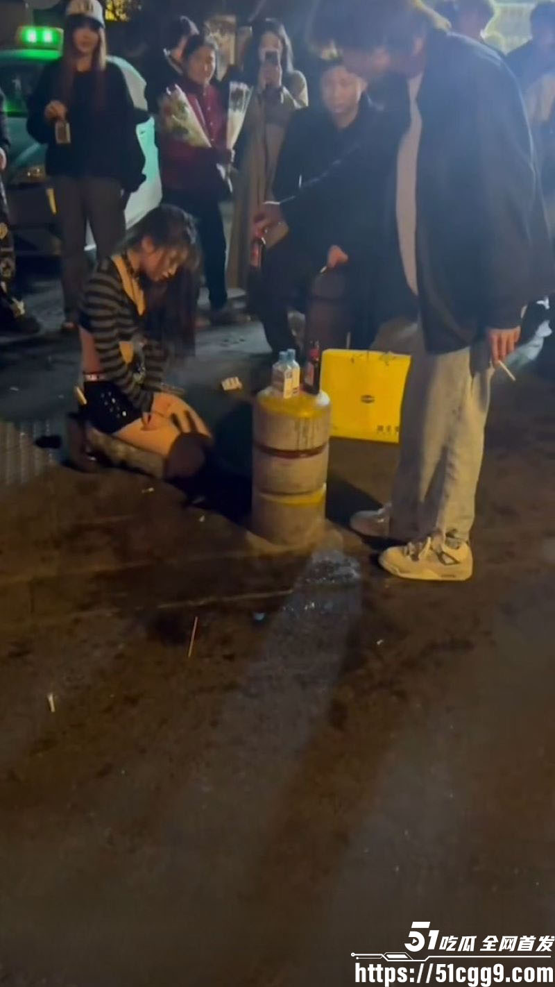 杭州BPM酒吧门口大戏 2
