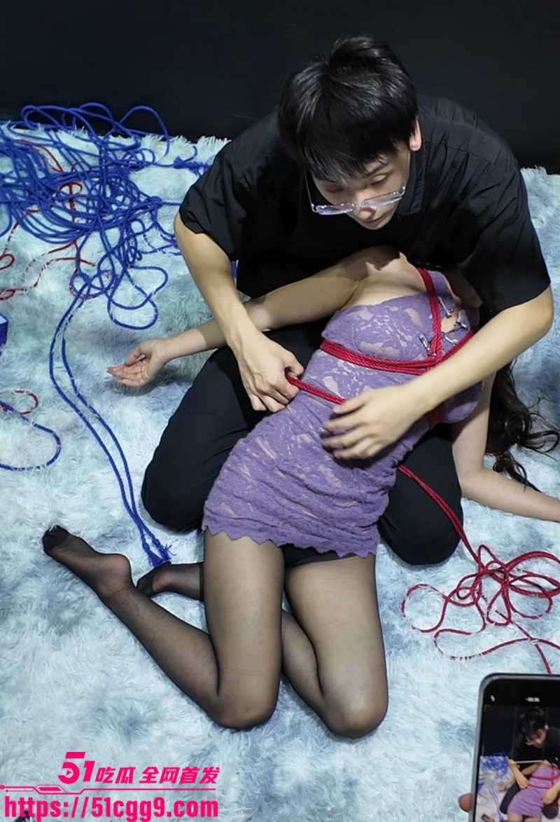 广东小众文化展示区极品模特现场被绳师捆绑拍摄视频流出8拷贝