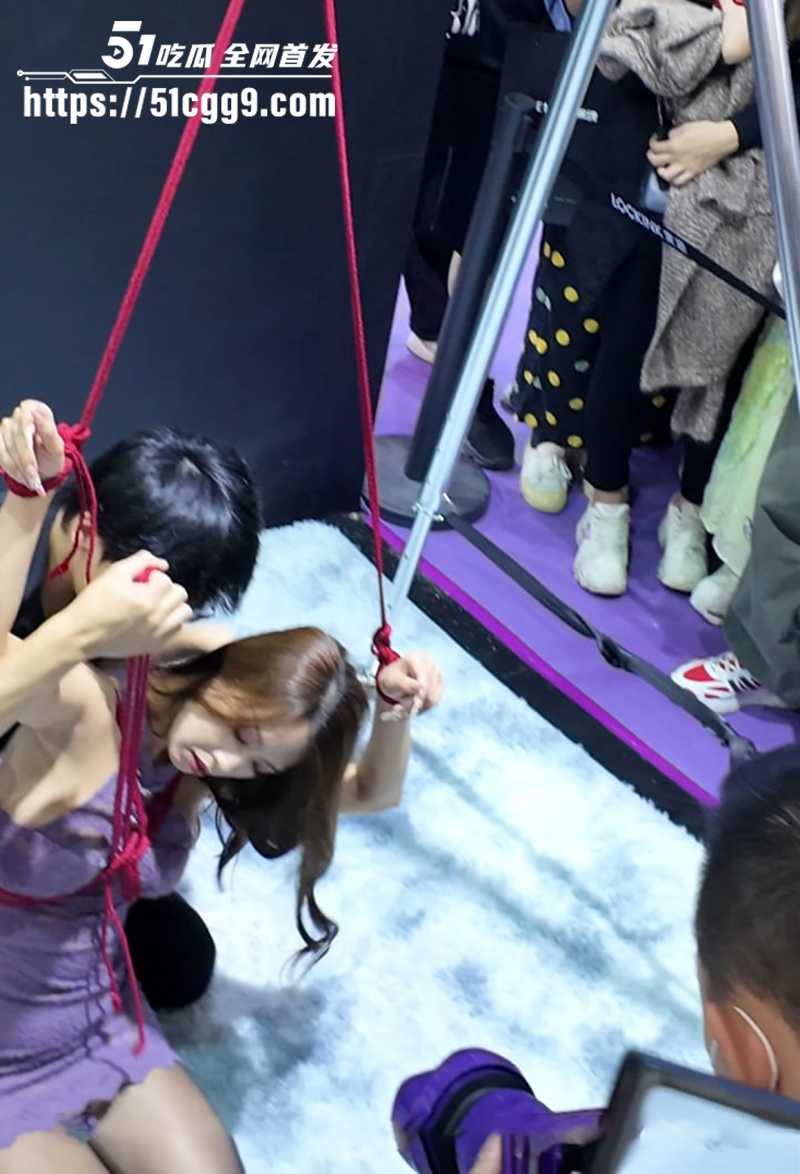 广东小众文化展示区极品模特现场被绳师捆绑拍摄视频流出3拷贝