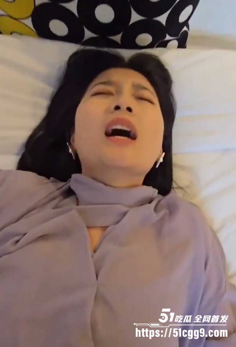 约啪大神 深圳第一深情 最新淫作 清北级女神留学生 美得犯规骚得犯法 一遇男神秒变精盆 完美露脸花式榨精！