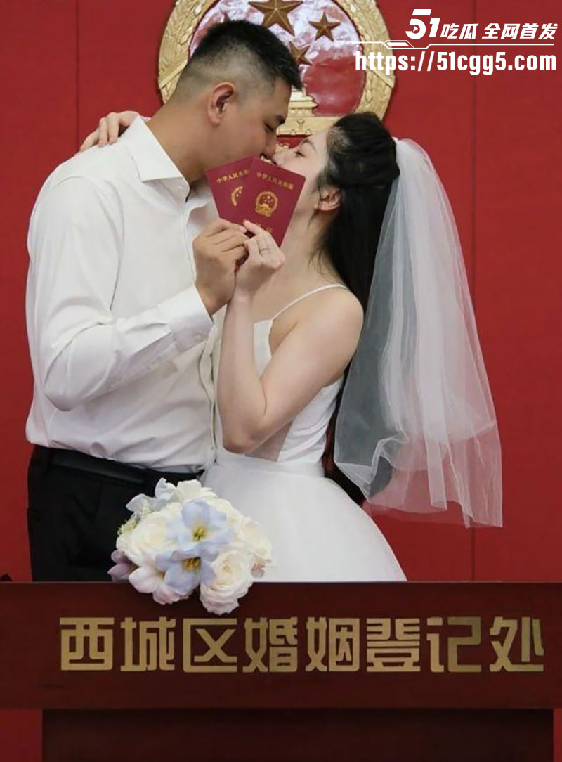 瑜伽女神范佩岚出轨摄影师2