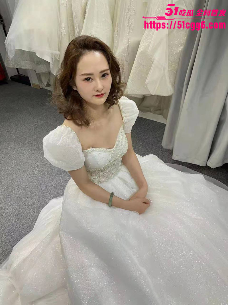 辽宁芒果销冠 许雨薇 婚后出轨前男友 被老公发现后全网曝光3p视频 高颜少妇私下骚到爆！