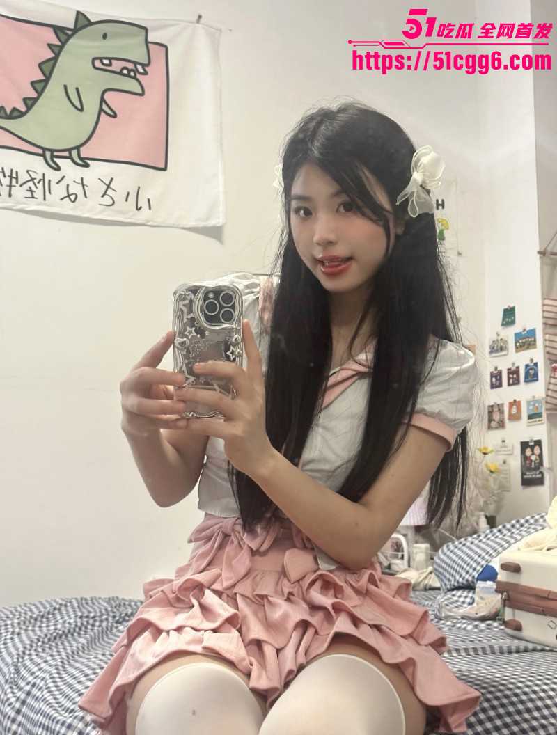 乱伦大神 我管堂妹叫嫂子 玩弄堂妹骚逼淫水拉丝 体验不一样的后入极致体验！