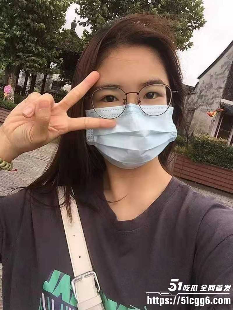 台湾清纯眼镜妹 Lucky 分手遭渣男报复曝光私拍 瑜伽垫上展示雪白胴体 模样反差至极！