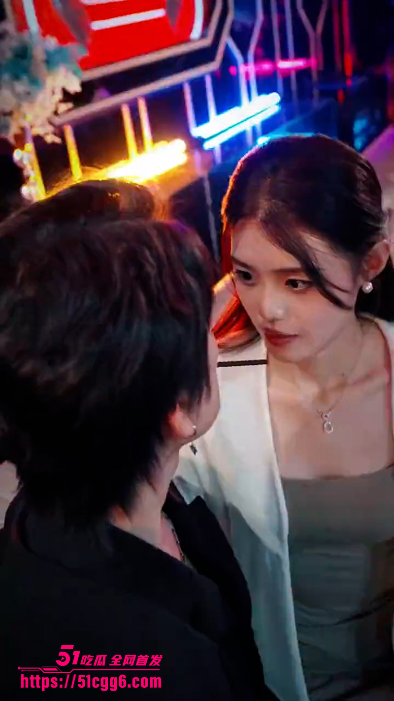 擦边短剧《当他成为猎物》以灵魂为代价求爱！林文静借炁引嫉妒驯服男神 毁约反被吞噬！