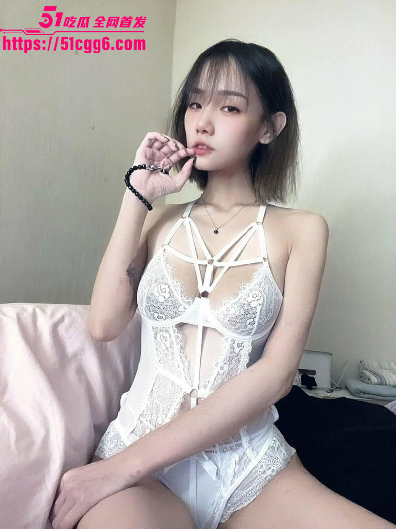 广东巨乳精神小妹 沈星星 私密视频流出 叛逆辣妹被金主调教爆操 乳交足交口交样样精通！