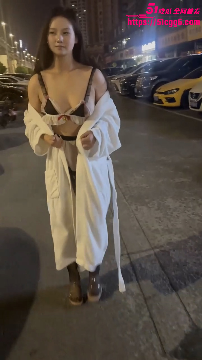 陕西顶级嫩模 乐乐 新作 深夜街头全裸露出 春光外泄刺激感爆表！