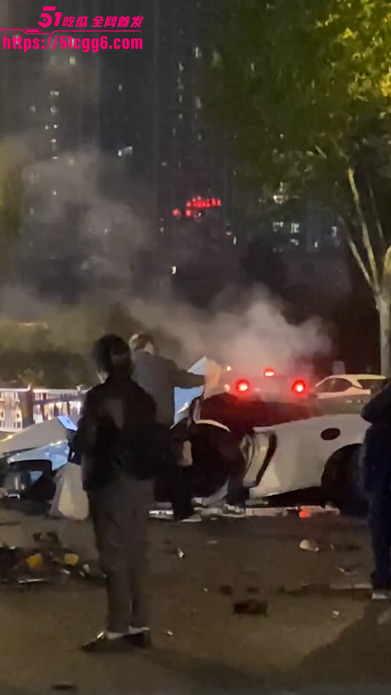 江西迈凯伦撞车4