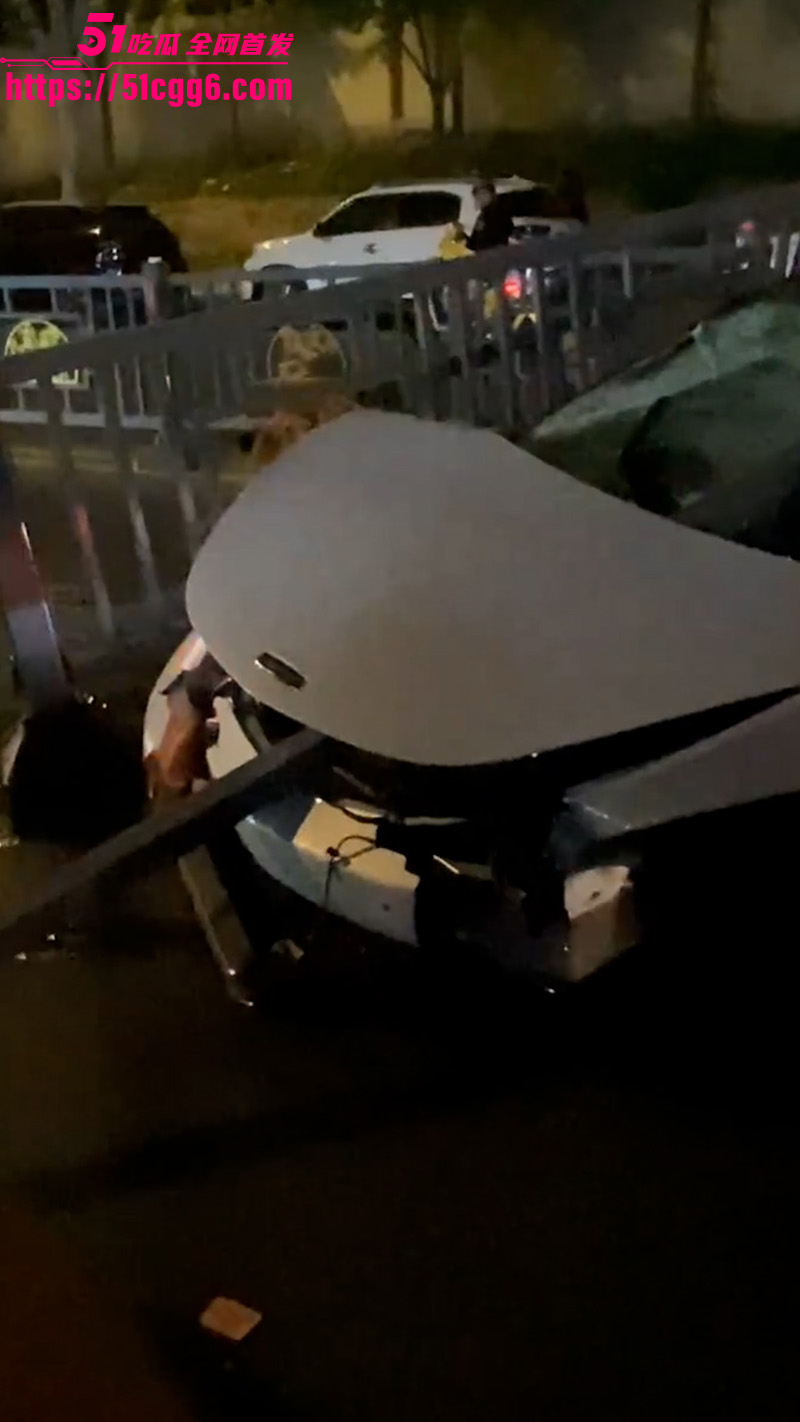 江西迈凯伦撞车5