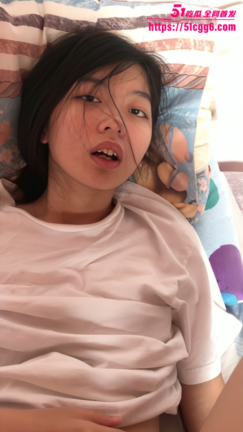 超清纯极品嫩妹 被男友无套暴操 沉浸快感中无法自拔 猛插爽到高潮 淫靡表情极为享受！