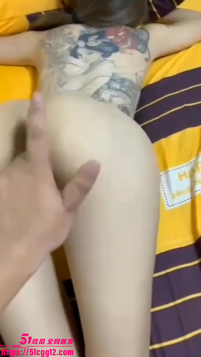 极品纹身网红娜娜惨遭偷拍 7
