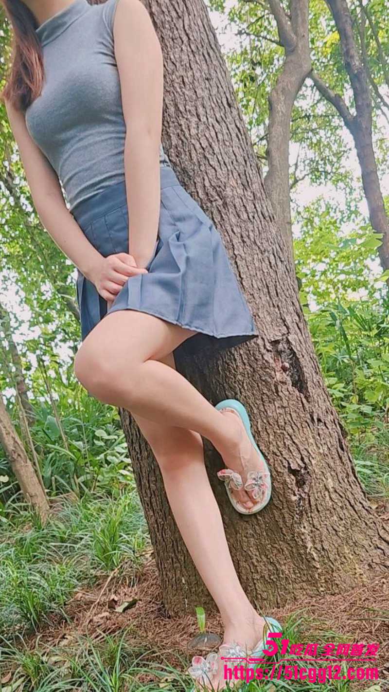 51原创大神 狂情哥哥 河边凉亭妹妹主动舔屌求操 刺激野战打桩被无套内射！