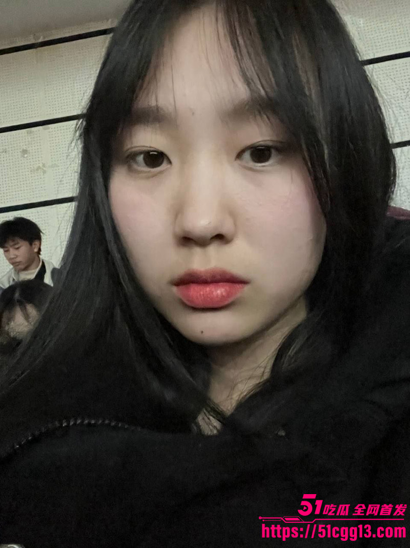 陕西反差大学生 沈星然 私密视频流出 小骚货看到大屌爱不释手 露脸口交技艺高超 乳交足交配合度拉满！