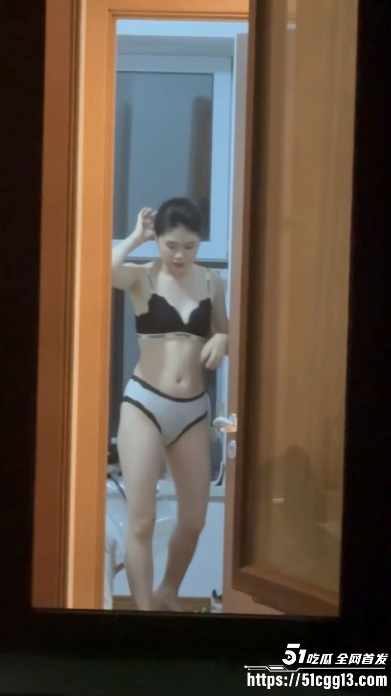 大神窗外偷拍多位空姐合集第二弹 5