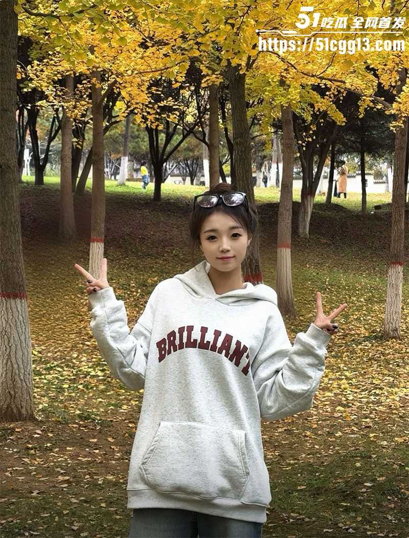 19岁清纯少女 舒子芸 和男友出租屋中全裸缠绵 浴池口爆吞精 浴缸闭眼等待精雨颜射！