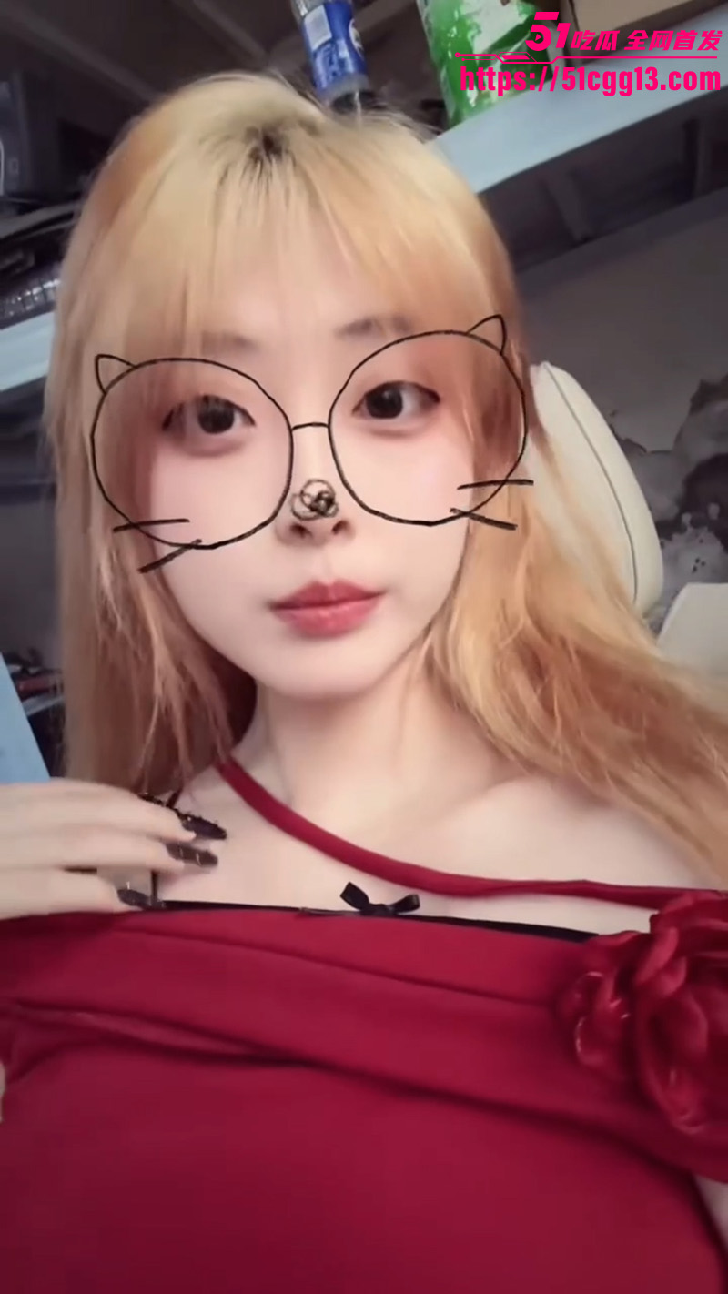 高颜值精神小妹性爱视频流出 小骚货身材丰满性感 骚穴粉嫩诱人 大哥打桩爆操淫叫震天！