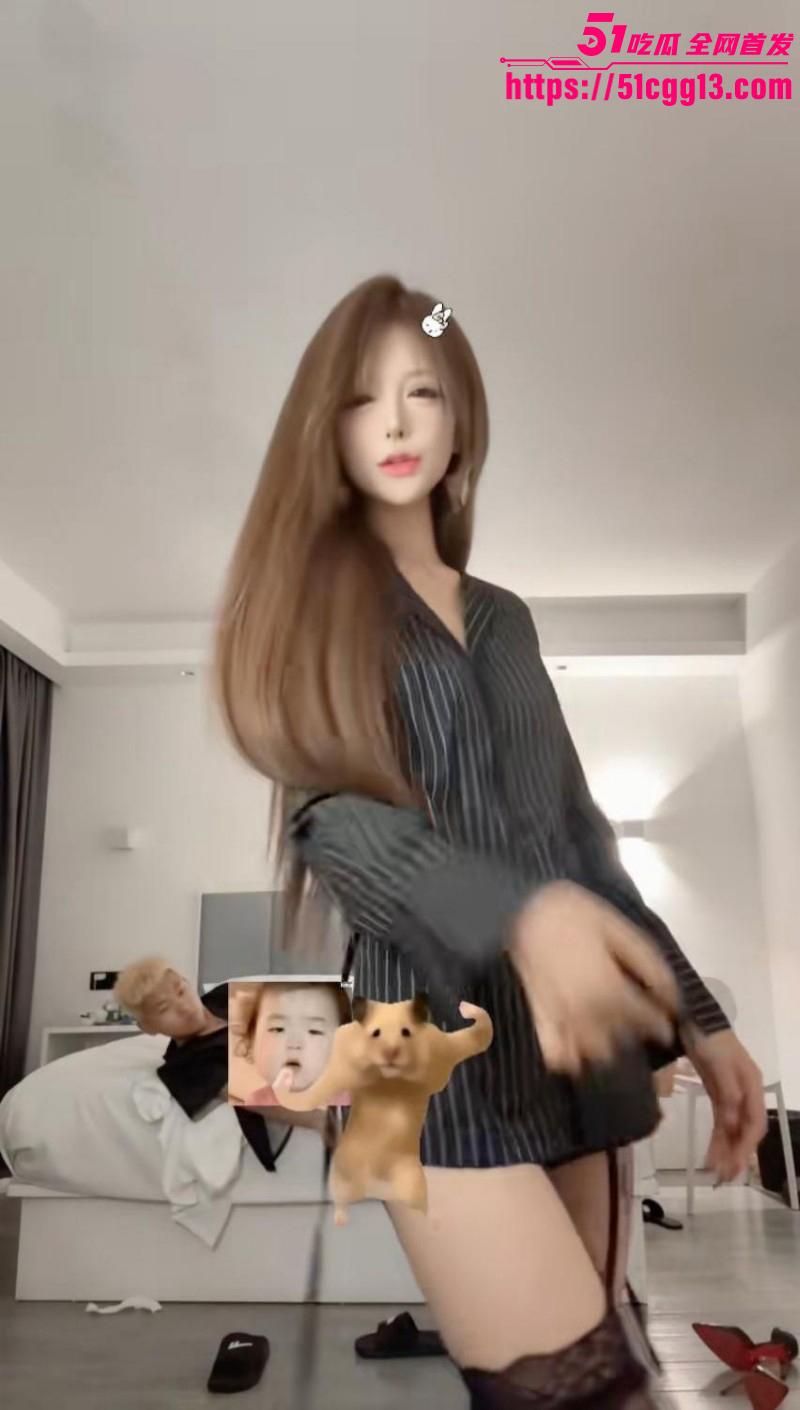 抖音精神小妹小娇七1v7视频09