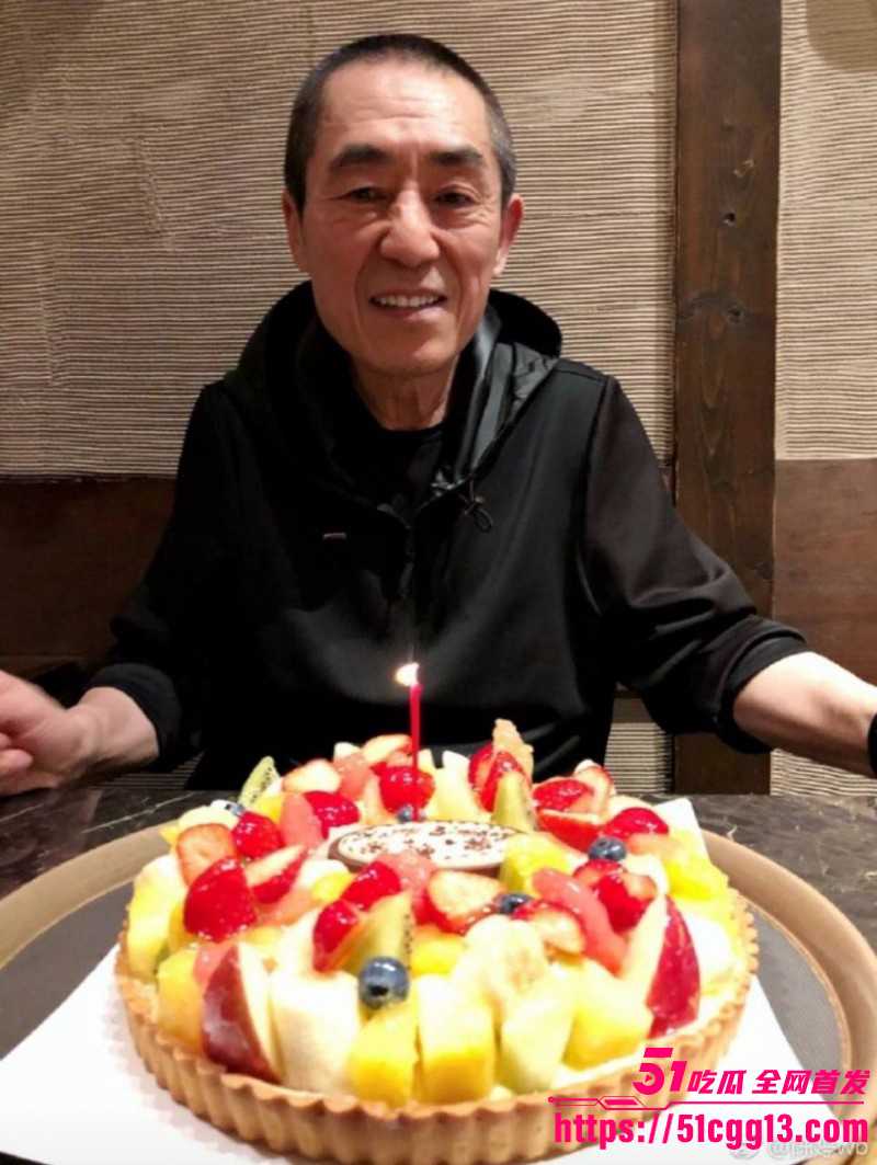 内娱知名导演张艺谋被狗仔曝光黑料08