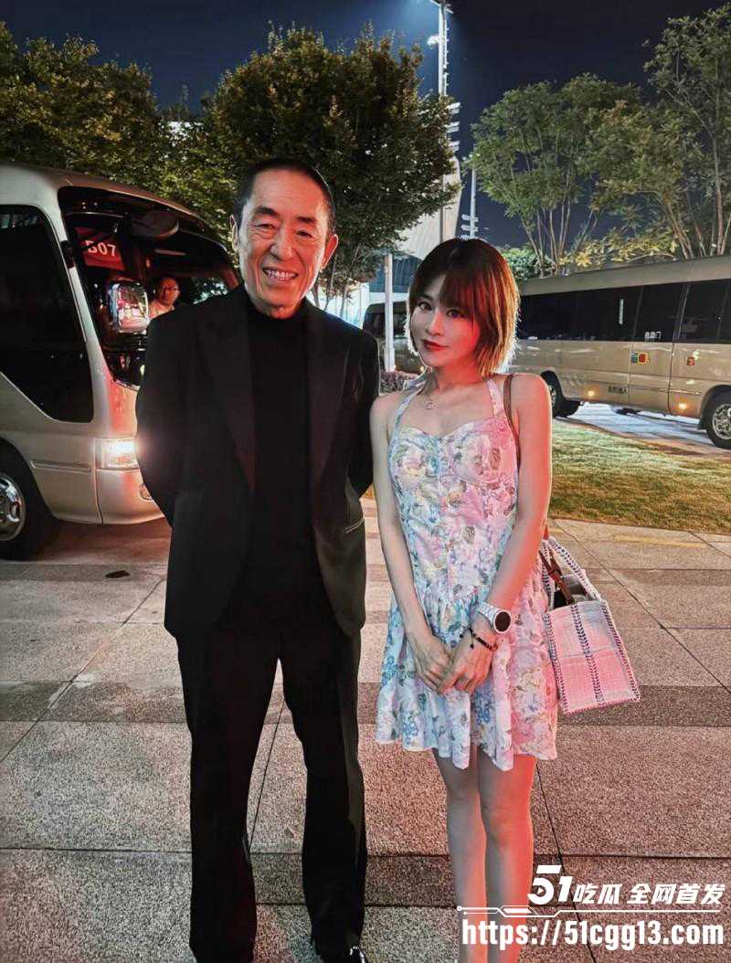 内娱知名导演张艺谋被狗仔曝光黑料015