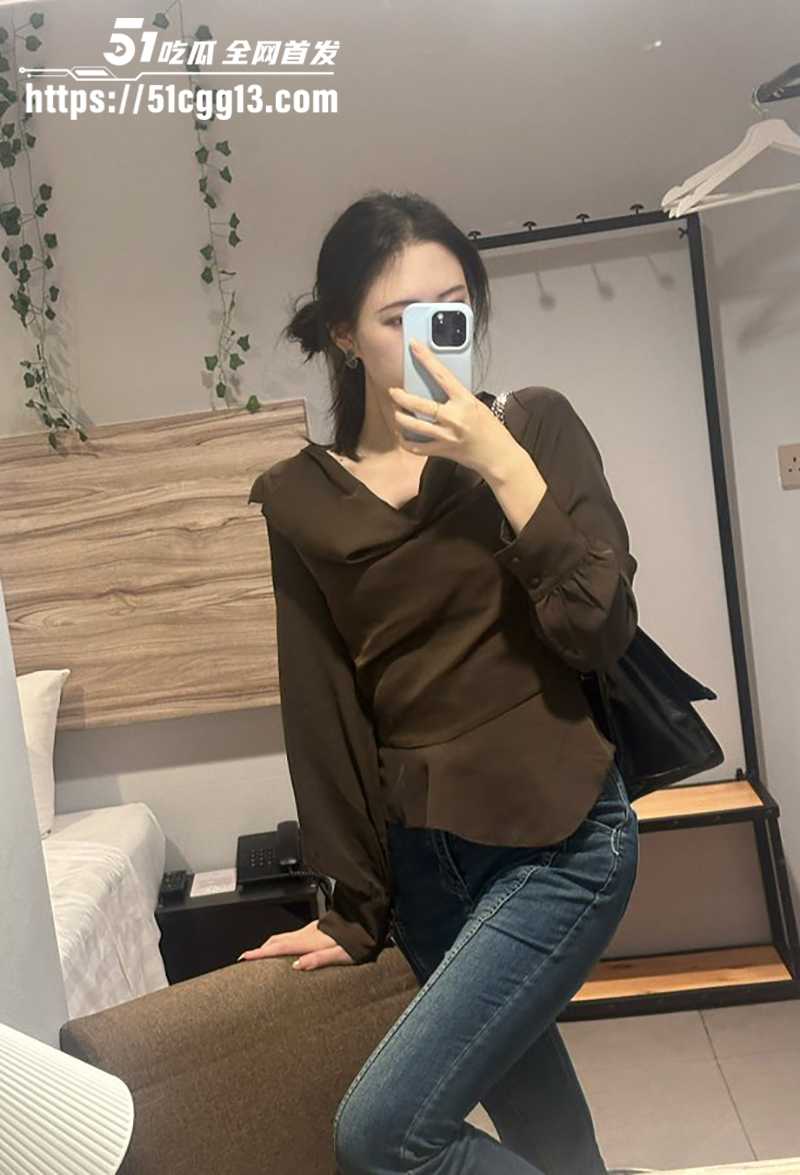 上海极品少妇 徐婉婷 为私欲沦为富豪性奴 双洞齐开4P性爱 捆绑露出炮机自慰 沪上人妻直接封神放荡天花板！