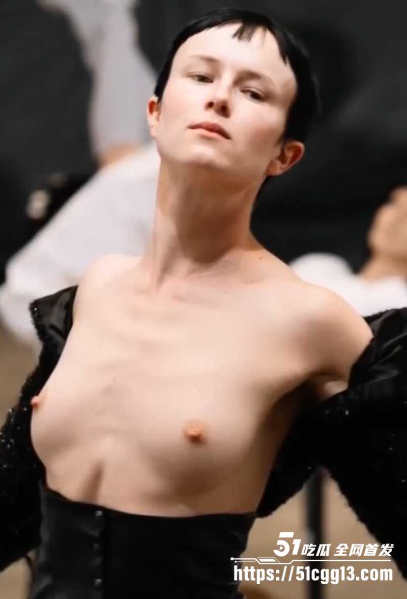 欧洲高端真空走秀集锦！顶级女模上演露奶狂欢 酥胸摇曳猫步撩人 多元美乳裸露绽放 时尚与情色完美交融！