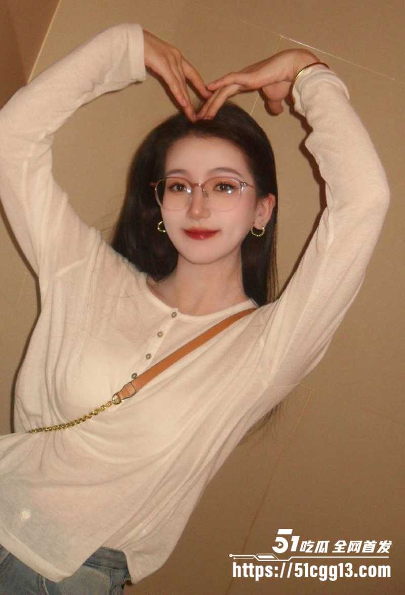 清纯甜妹幼师 马艳 暗骚入骨与学生家长偷情约炮 露脸光臀足交撩情夫 扮兔女郎骑乘狂摇 尽显放荡！