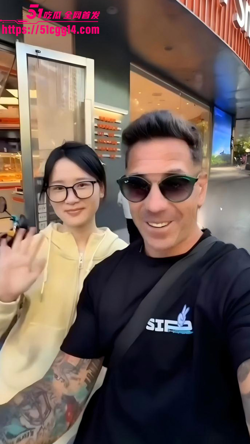 眼镜反差婊街头与阿根廷猛男热吻2