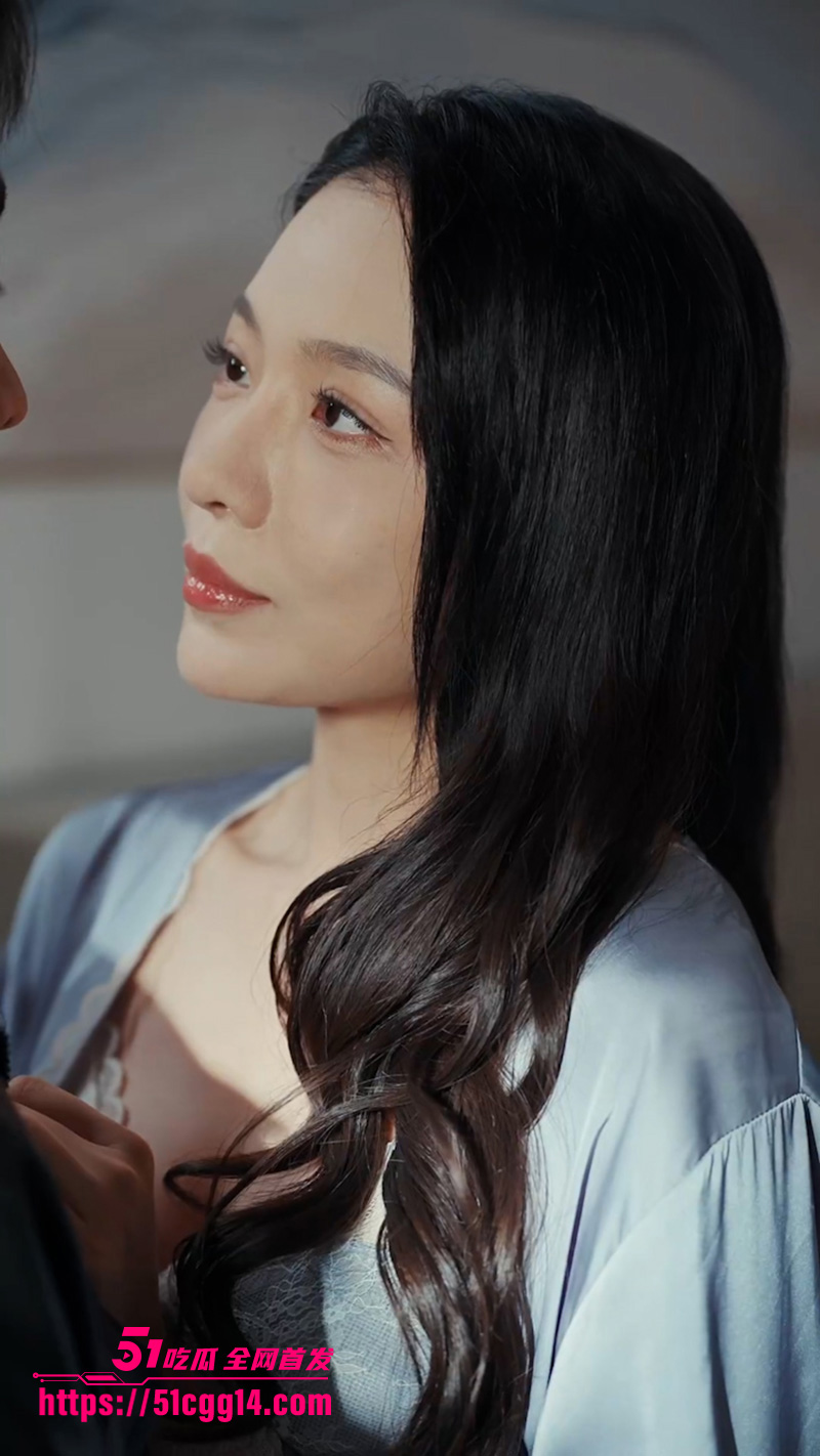 短剧《金风玉露》精英律师陈思语魂穿九零私生女 为破三十年死局与野心勃勃的他缔结盟约！